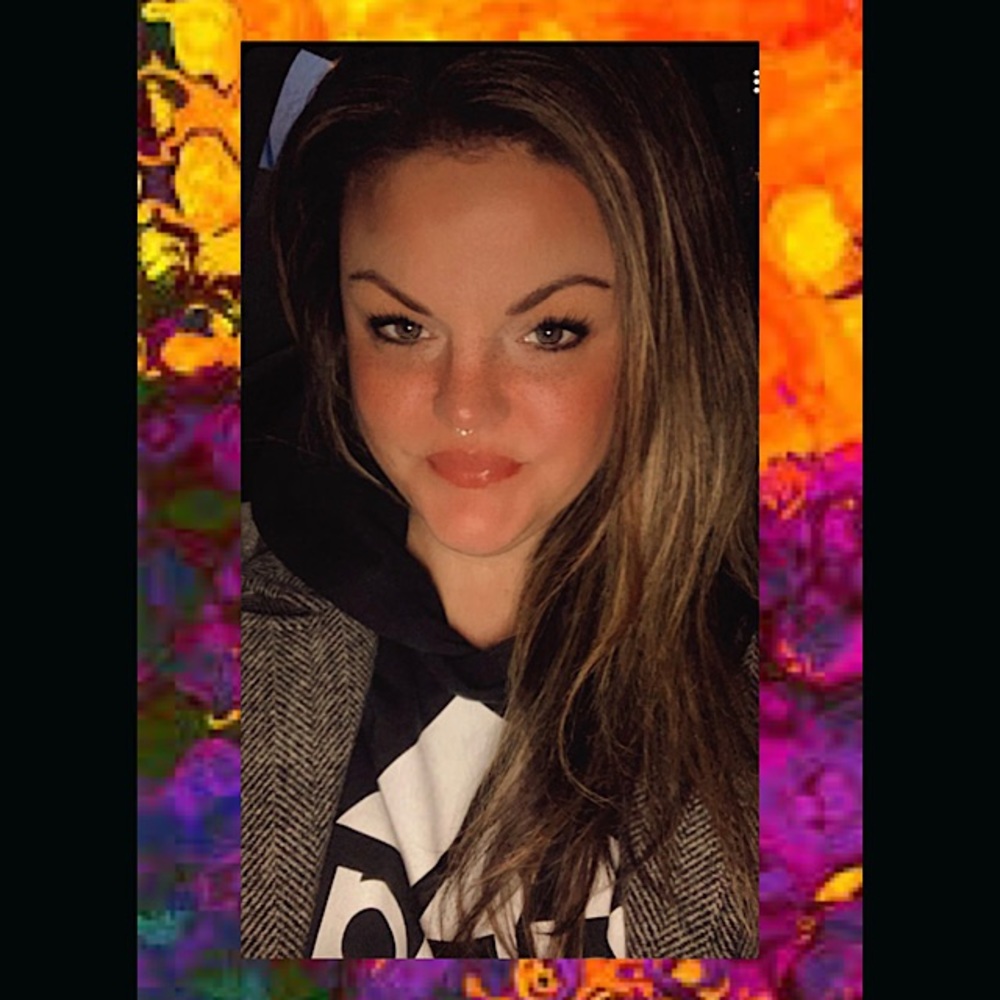 Meet your Posher, Mixx Cal